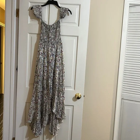 Super cute Olivaceous brand off-shoulder floral dress - Picture 2 of 7